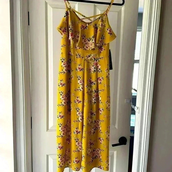NWT size Large cropped yellow floral jumpsuit by Trixxi Clothing Company. - Picture 1 of 8